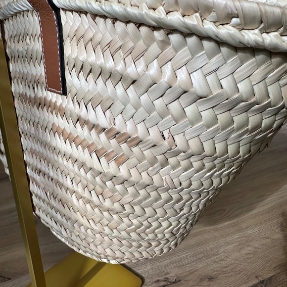 Loewe x Paula’s Ibiza Basket Bag in Palm Leaf with Leather Handles - Picture 13 of 14